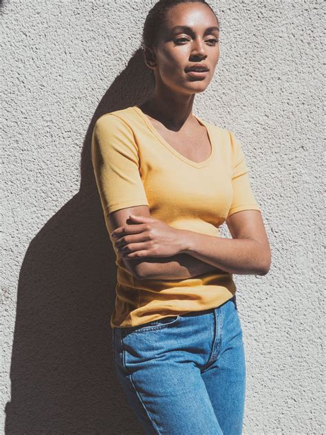 Imetys T Paita Classic Golden Cream Boob Design Raskauskeiju Raskauskeiju