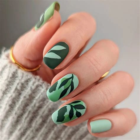 Simple Leaf Nail Art You Ll Want To Try This Fall