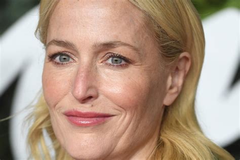 Gillian Anderson Signs First Look Deal With Netflix Upi