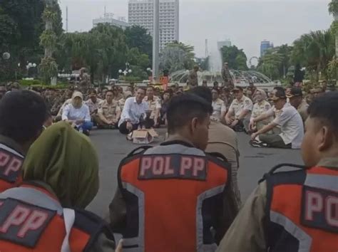 Keseruan Wali Kota Eri Cahyadi Rayakan Hut Satpol Pp Damkar Dan