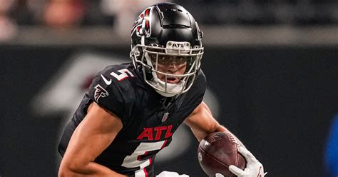 Drake London Makes Incredible Sideline Catch During Preseason Matchup