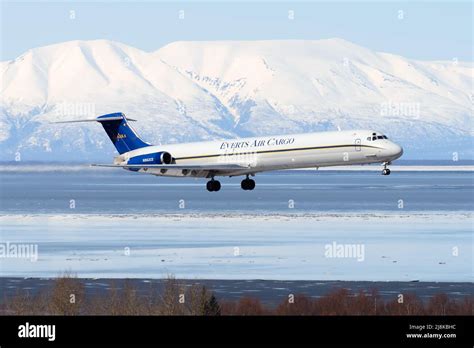 Everts Air Cargo McDonnell Douglas MD 82 Aircraft Landing In Alaska