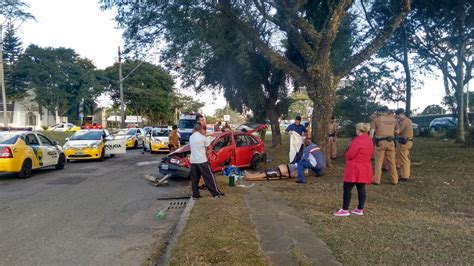 Bandidos Em Fuga Ap S Assalto Capotam Carro E Acabam Presos No Cajuru