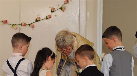 School throws royal wedding complete with vicar, vintage car and flags | UK News | Sky News