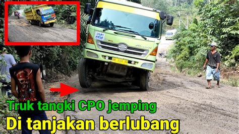 Truk Tangki Cpo Jemping Sebelah Di Tanjakan Berlubang Youtube