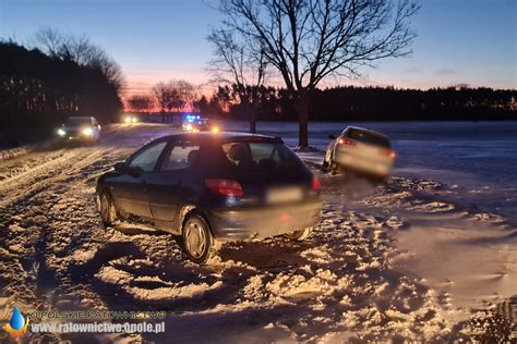 Zderzenie Seata Oraz Peugeota Na Dk W Okolicach Izbicka O Polskie