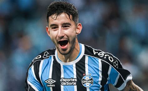 Jóia de Renato Gaúcho se torna INCERTEZA no elenco do Grêmio após