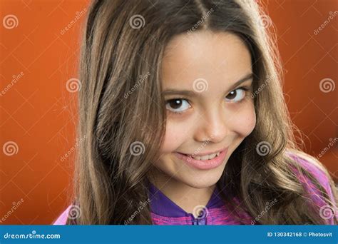 Visage De Sourire Heureux D Enfant Mignon De Fille Sourire Heureux De