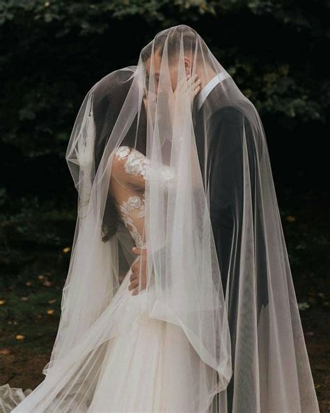 18 Romantic Wedding Photo Ideas To Take With Your Bridal Veil My