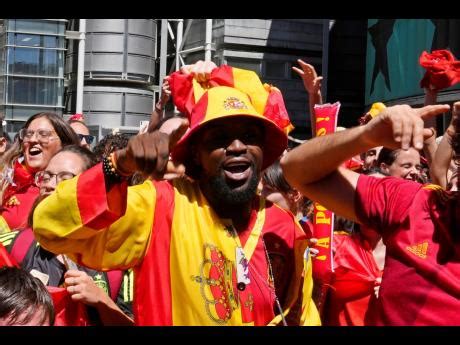 Spaniards celebrate La Roja’s World Cup win | Sports | Jamaica Star