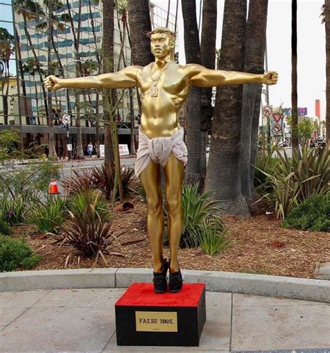 The 20 Weirdest And Worst Celebrity Statues Ever Made Moneypail