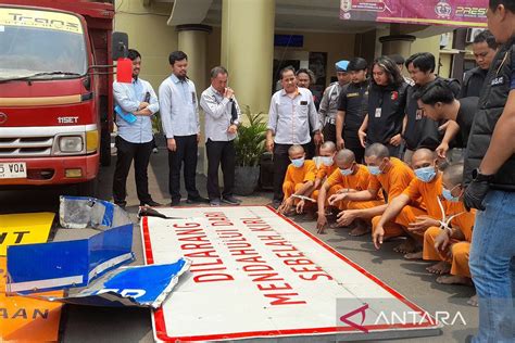 Polres Serang Ungkap Kasus Pencurian Rambu Lalu Lintas Tol Antara News