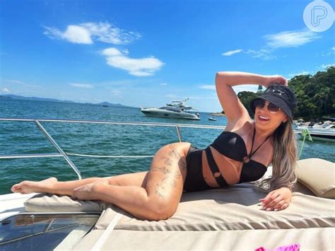 Foto Andressa Urach de biquíni modelo tem exibido diversos registros