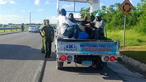 DIGESETT retiene 18 camiones transportaban pasajeros sin ningún tipo de