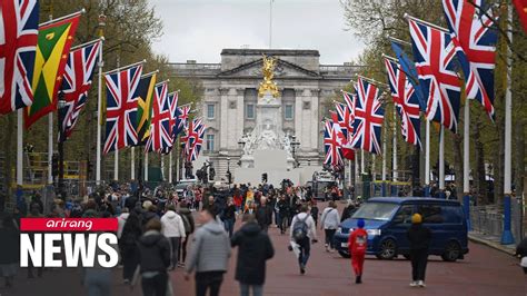 Man Arrested After Throwing Shotgun Cartridges Onto Buckingham Palace