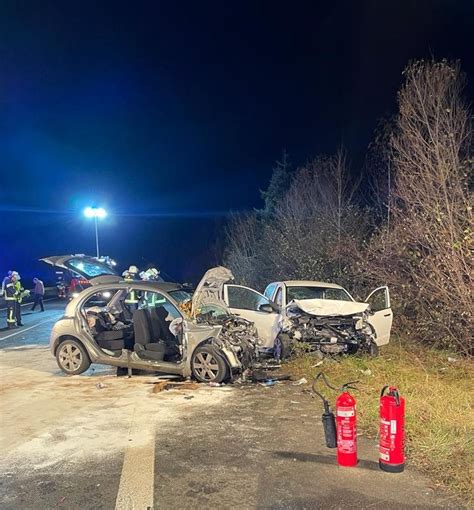 Bergheim Drei Schwerverletzte Nach Frontalzusammensto Auf B Bei