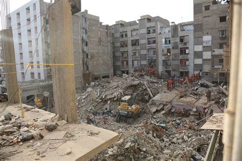 Building Collapse In Pakistans Karachi Kills 13 People Including