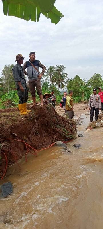 Rri Co Id Banjir Bandang Malangbong Belasan Hektar Sawah Warga Terendam