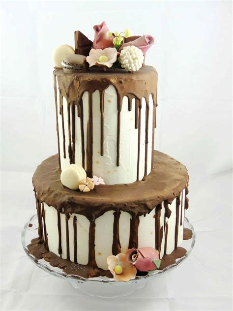 Drip Cake Con Flores Y Frutos Modelados Bocaditos Dulces