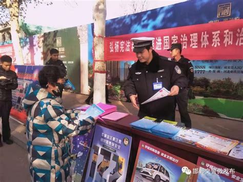 第六个国家宪法日 交巡警普法进行时澎湃号·政务澎湃新闻 The Paper