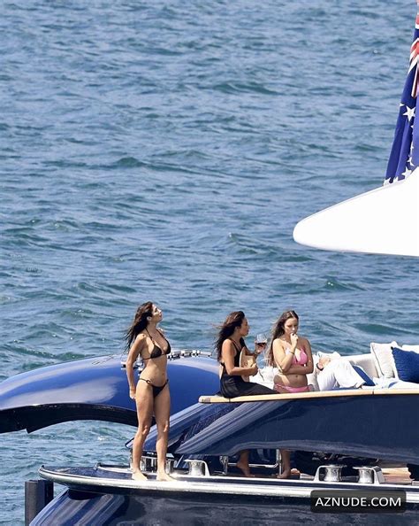 Pia Whitesell Sexy Seen With Patrick Whitesell Sizzles Her Hot Bikini Body On A Yacht In Sydney