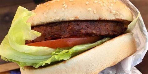 Ordering Vegan At Carls Jr Just Became Easy With The Beyond Burger