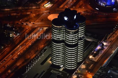 Luftaufnahme München Hochhaus Vierzylinder am BMW Werk München im