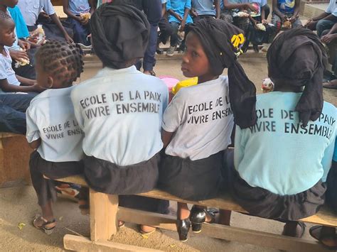 Le Scuole Della Pace In Africa Celebrano La Giornata Del Bambino