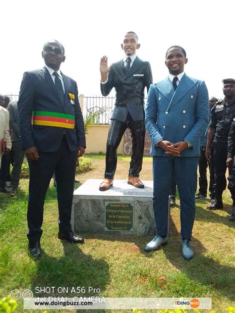 PHOTO Samuel Eto o Honoré Par Une Statue Controversée Au Cameroun