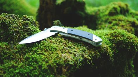 10 Folding Hunting Knives For The Outdoor Warrior | Hunter Gear