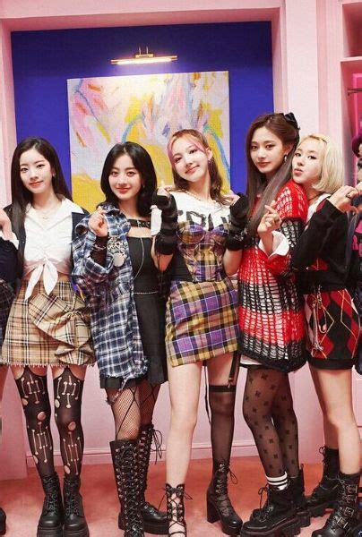 Twice Gets A Gold Certification From Riaa For Its First English Single
