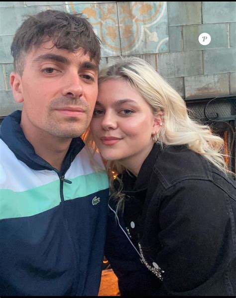 Louane Amoureuse Son Compagnon Florian Lui Fait Une Jolie Surprise En