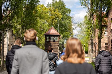 Krakow Auschwitz Birkenau Guided Tour With Transfer Lunch