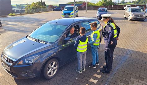 Hückeswagen Grundschüler bitten zum Schulstart um Rücksicht