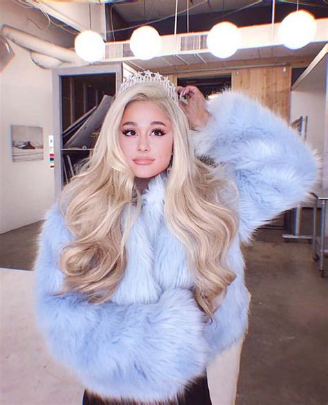 Pin By Abel On Ariana Grande Girls Fur Fashion Girl