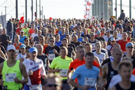 Köln Marathon Halbmarathon Läufer bricht zusammen tot DerWesten de