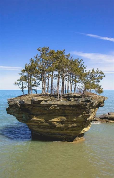 Michigan S Picture Of The Day A Gorgeous Photo Of Turnip Rock On Lake Huron 📷 Brady G