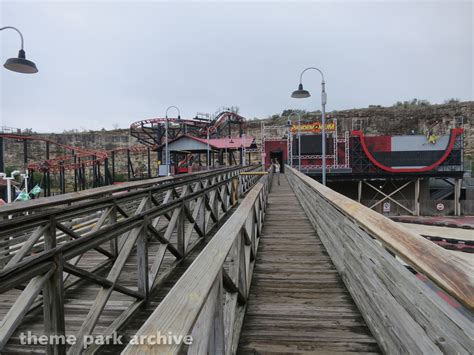 Pandemonium At Six Flags Fiesta Texas Theme Park Archive