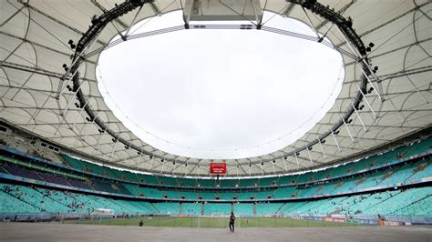 Para evitar invasão PM instala lonas na Arena Fonte Nova antes de