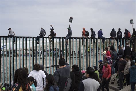 Migrantes Centroamericanos Llegaron A La Frontera De Estados Unidos