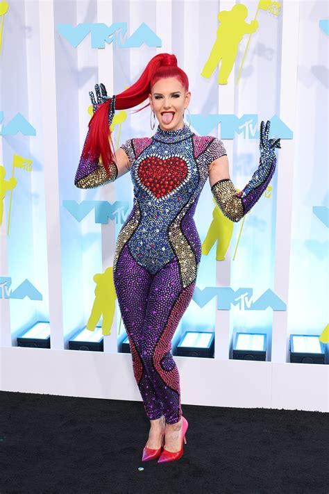 VMA 2022: confira o tapete vermelho da premiação musical | Moda | Glamour