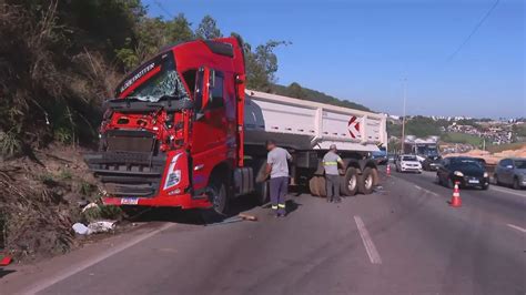 Br Interditada Nos Dois Sentidos Para Transbordo De Caminh O