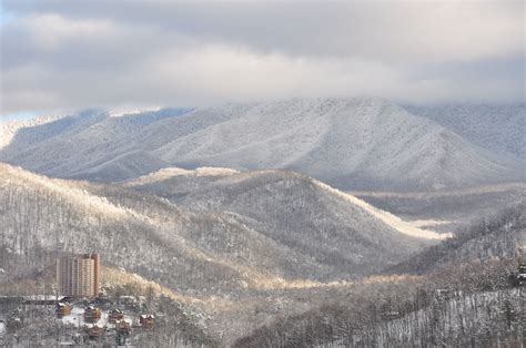 Gatlinburg covered in snow | Gatlinburg cabin rentals, Gatlinburg ...