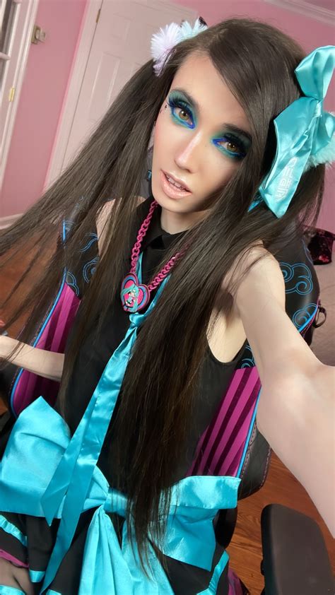 Eugenia Cooney on Twitter: "liveeee on twitch 💙 https://t.co/rtIfE0yad1 ...