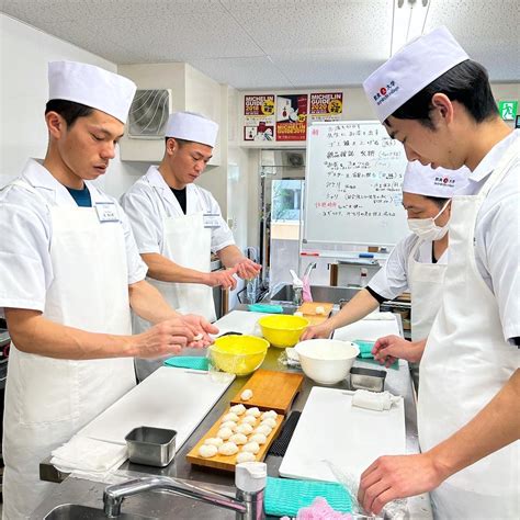 飲食人大学 On Twitter 飲食人大学🍣東京校 徹底的に握りの練習 包丁技術を上げる為のかつらむき カマス、鯵、小鯛を使って 本日も