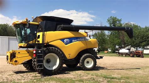 New Holland Cr Twin Rotor Combine Thresher Hrs