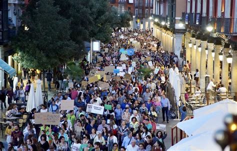 Miles De Personas Gritan En La Calle En Defensa Del Clima Todas Las