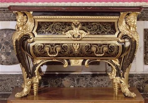 Commode forme tombeau dite mazarine Boulle André Charles 1642 1732