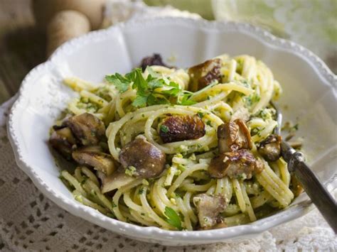 Pilzsoße Mit Spaghetti Einfach And Lecker Daskochrezept De