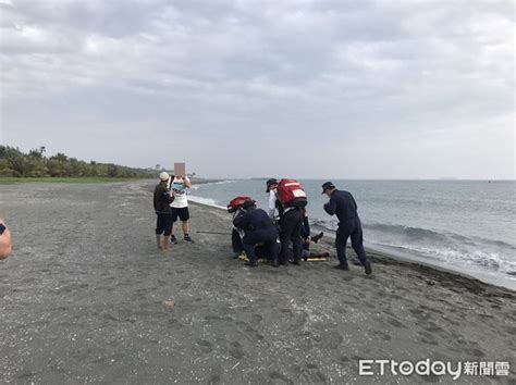 快訊／旗津沙灘「發現女浮屍」！警消一探還有呼吸 急送醫搶救 Ettoday社會新聞 Ettoday新聞雲